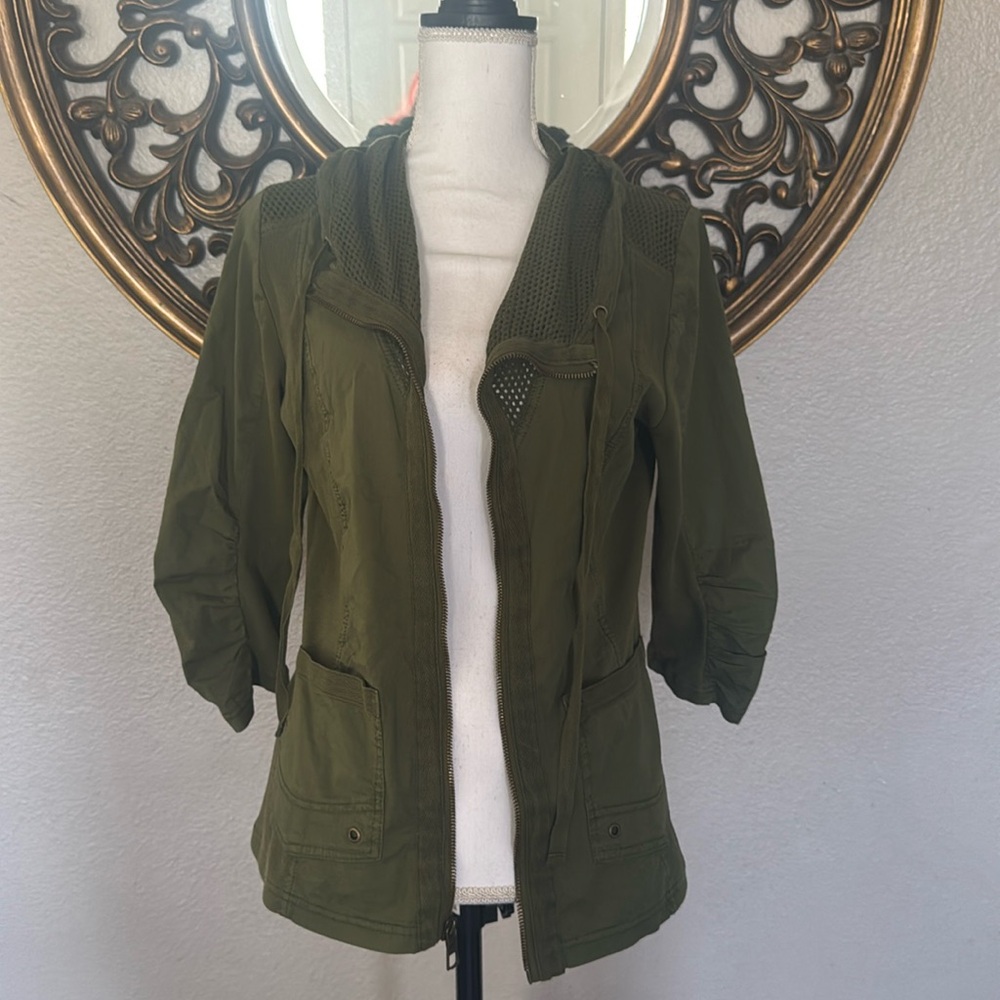 XCVI NWT! Fjord Zippered jacket with mesh accents in green.